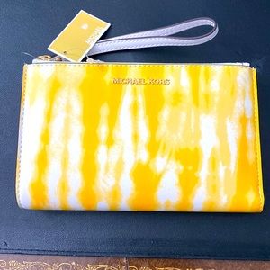 MICHAEL MICHAEL KORS Buttercup Gold Jet Set Double Zip Wristlet